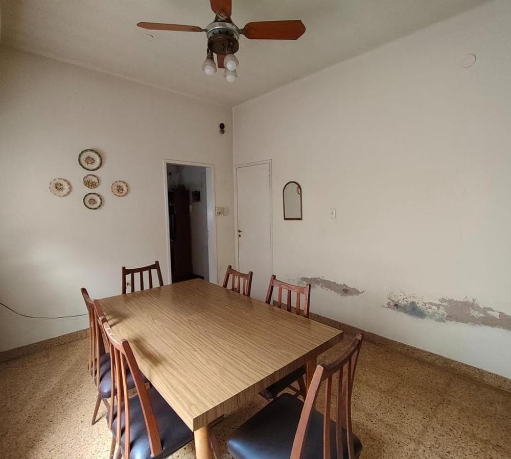 HOUSE FOR SALE: 5 ROOMS, DOWNTOWN LUJÁN