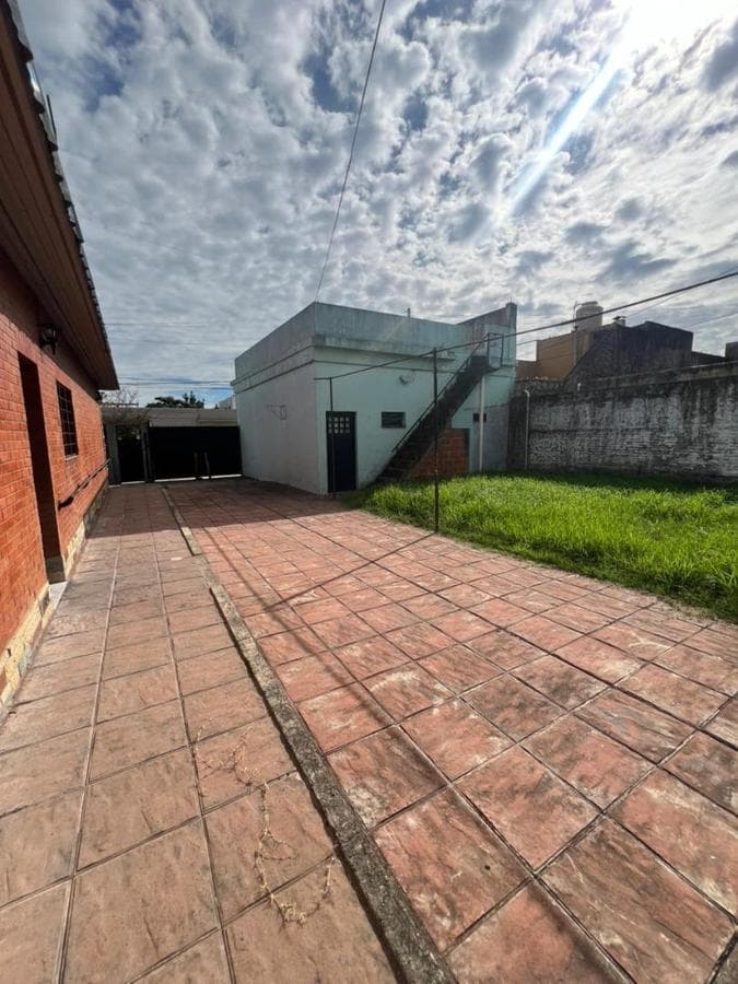 3-Bedroom, 3-Bathroom House in Morón