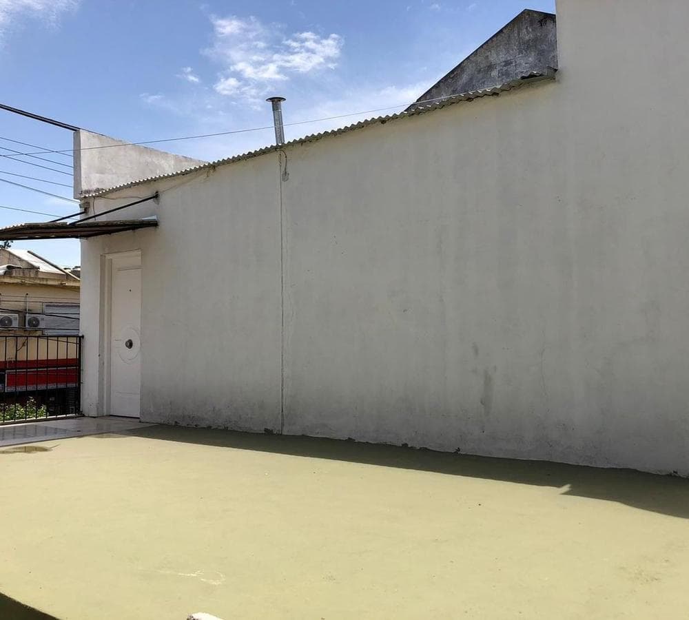 House with 4 apartments for sale – Ideal for investors