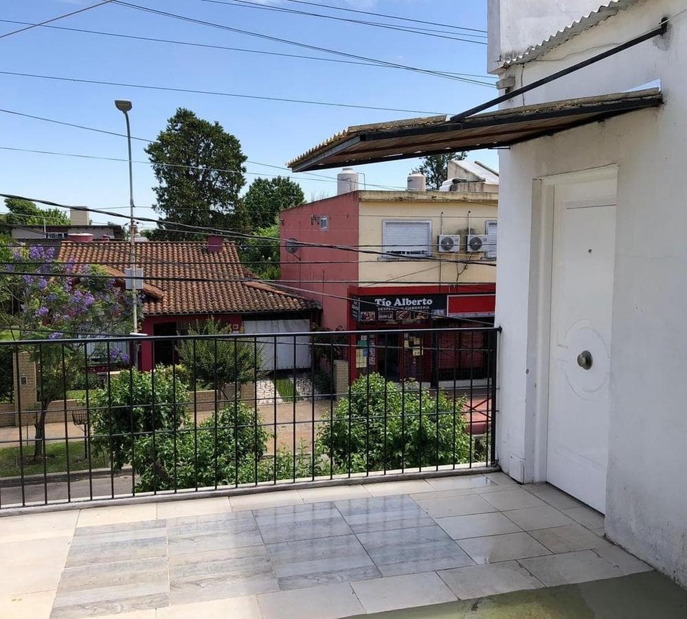House with 4 apartments for sale – Ideal for investors