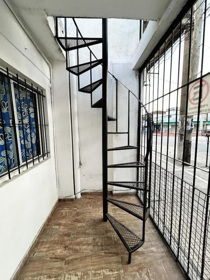 House with 4 apartments for sale – Ideal for investors