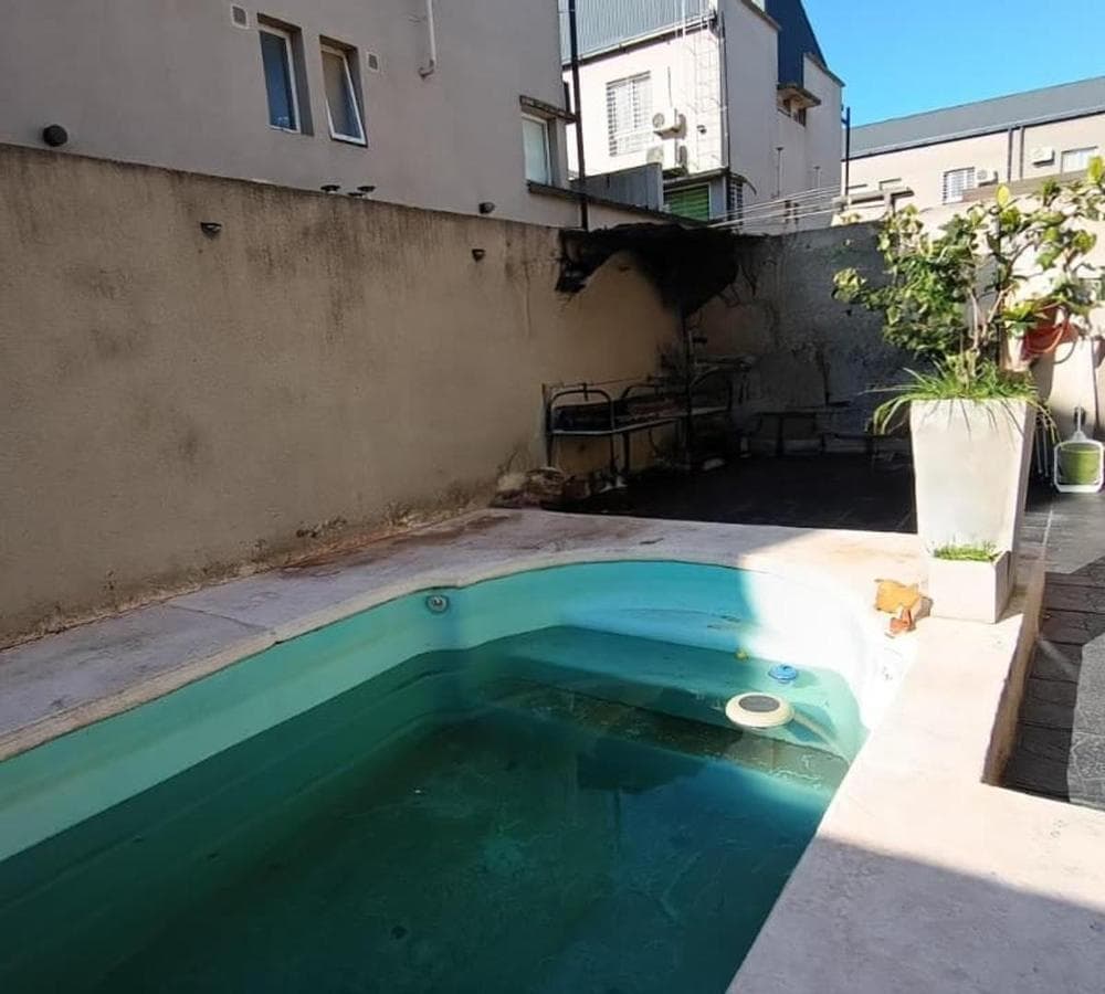 BEAUTIFUL HOUSE WITH A POOL IN CASTELAR