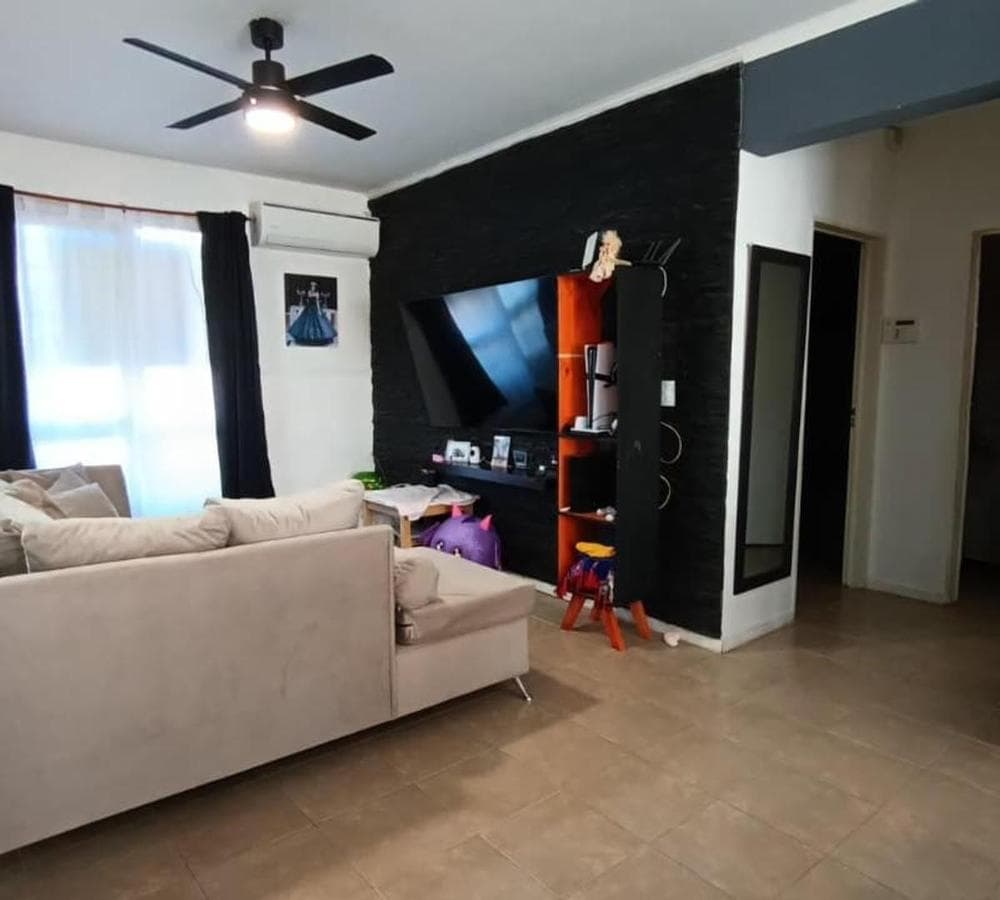 BEAUTIFUL HOUSE WITH A POOL IN CASTELAR