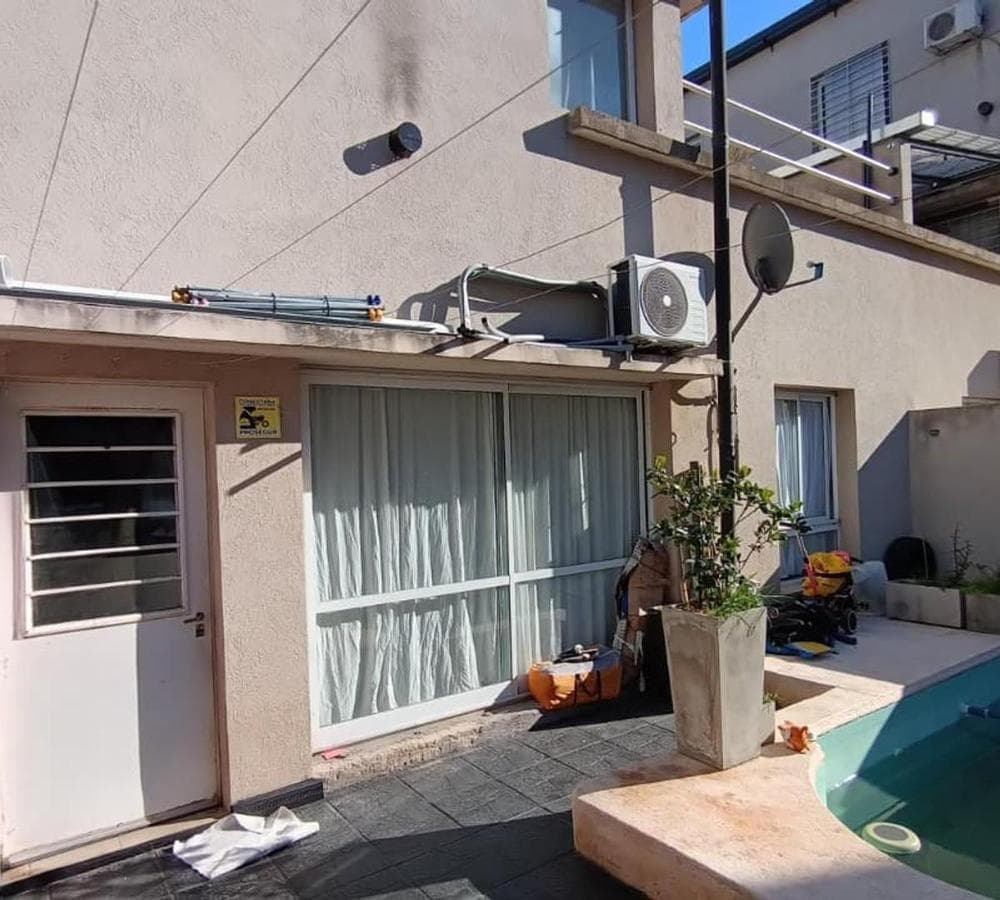BEAUTIFUL HOUSE WITH A POOL IN CASTELAR