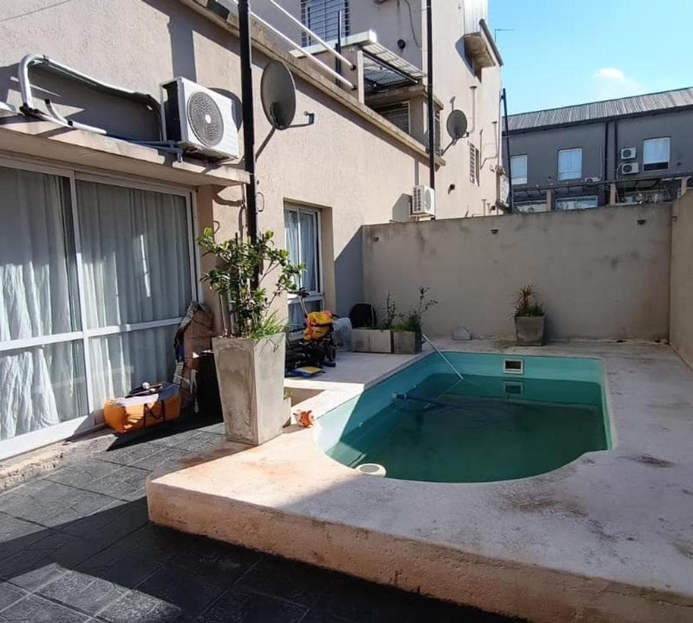 BEAUTIFUL HOUSE WITH A POOL IN CASTELAR