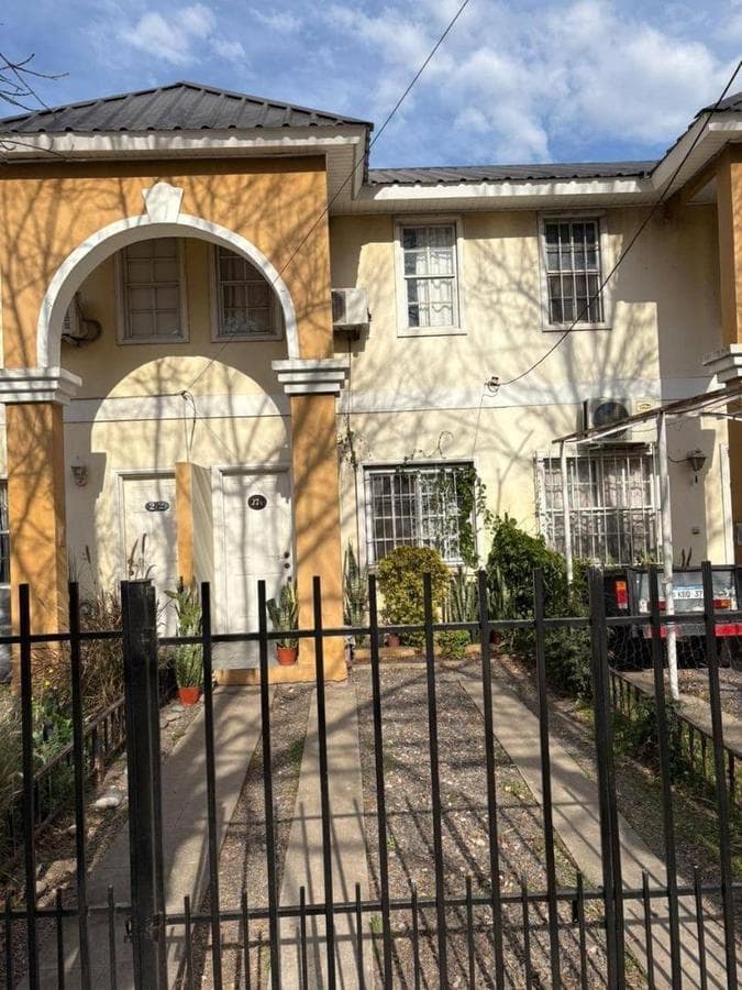 Duplex-style home for sale in the Moreno gated community, 3 rooms