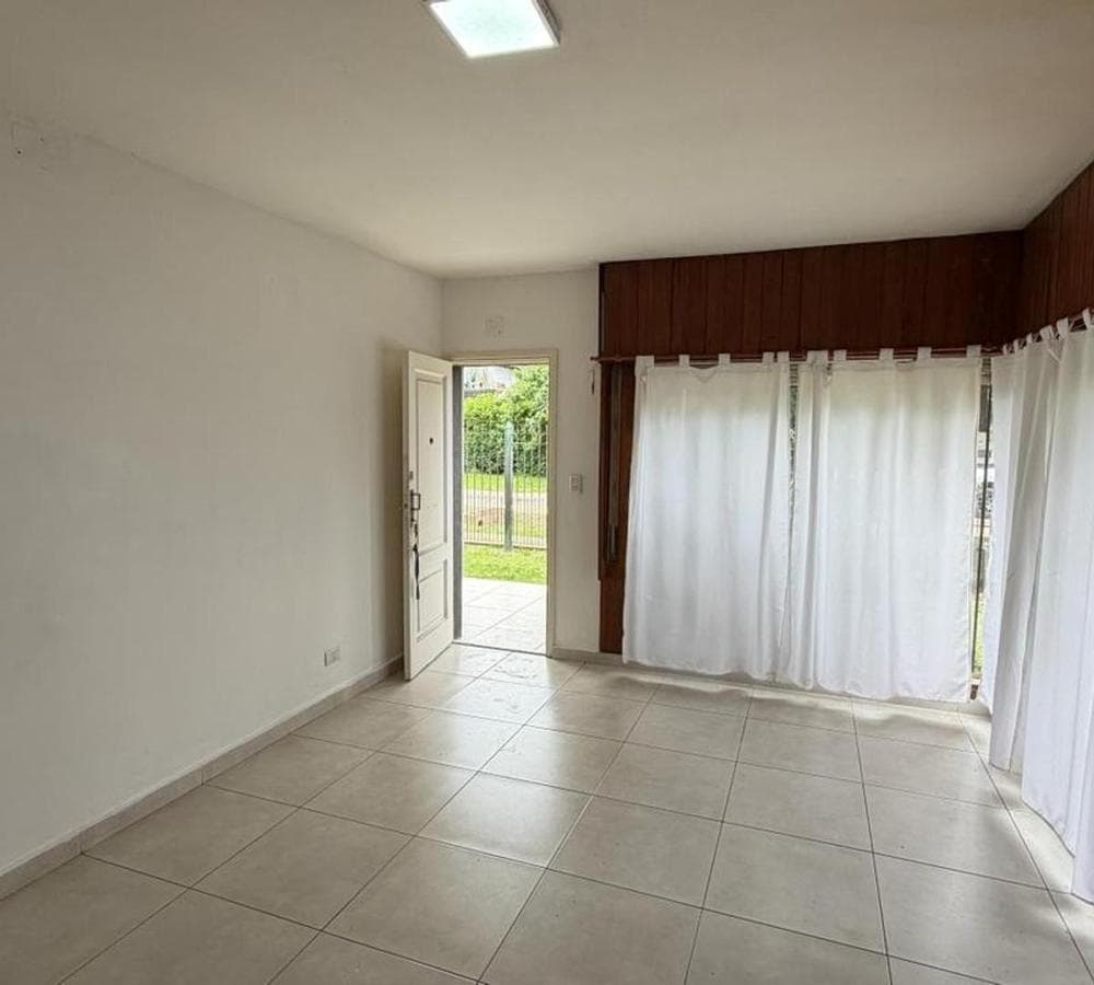 House for Sale with a Barbecue Area and Garden in Francisco Álvarez