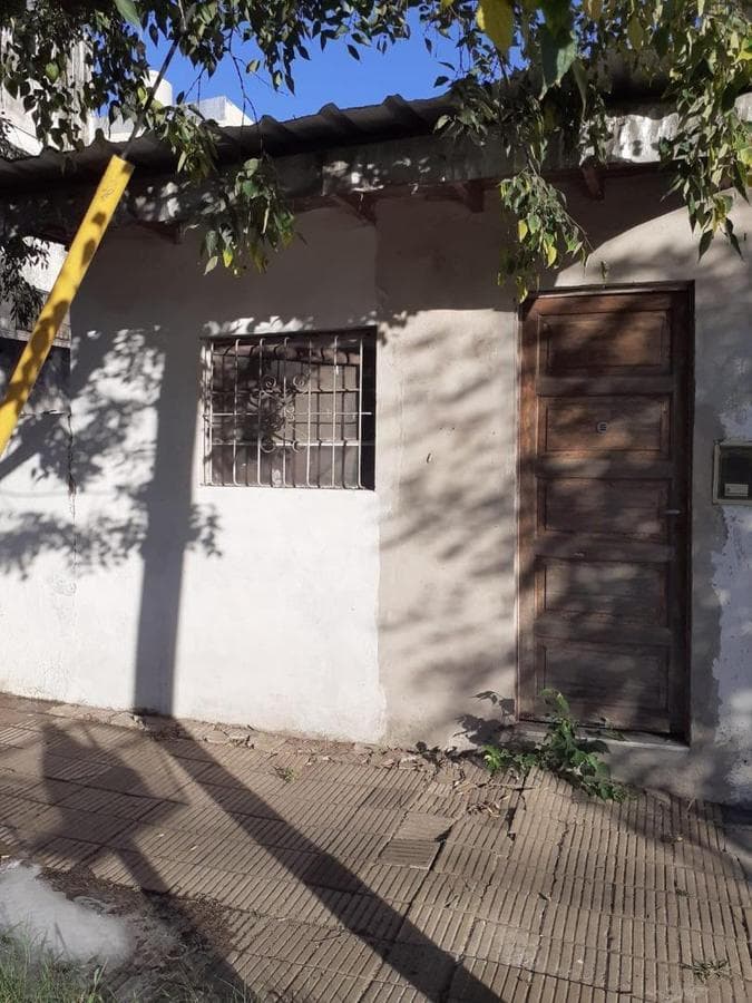 A WONDERFUL OPPORTUNITY: THE HOUSE AND ITS LOCATION