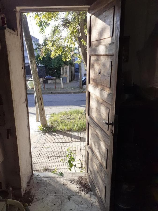 A WONDERFUL OPPORTUNITY: THE HOUSE AND ITS LOCATION