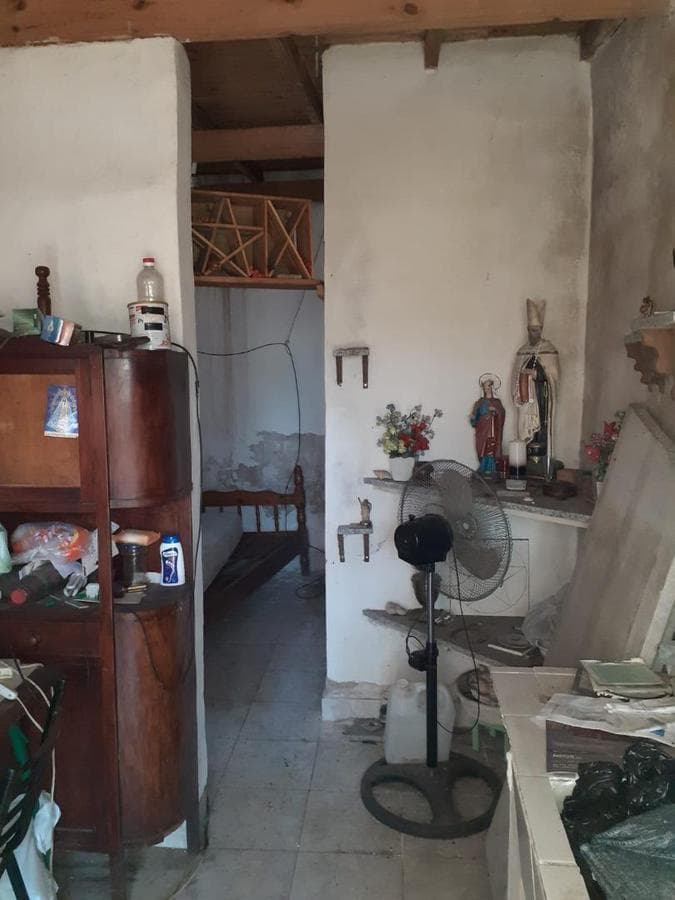A WONDERFUL OPPORTUNITY: THE HOUSE AND ITS LOCATION