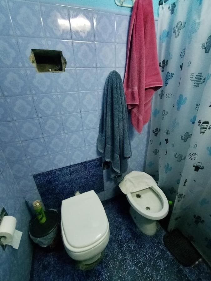 For sale: a 3-bedroom house with a 2-bedroom apartment in Ituzaingó Sur with a garden.