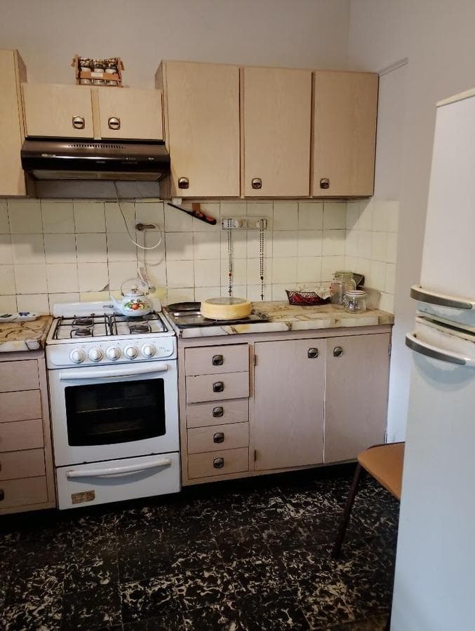 For sale: a 3-bedroom house with a 2-bedroom apartment in Ituzaingó Sur with a garden.