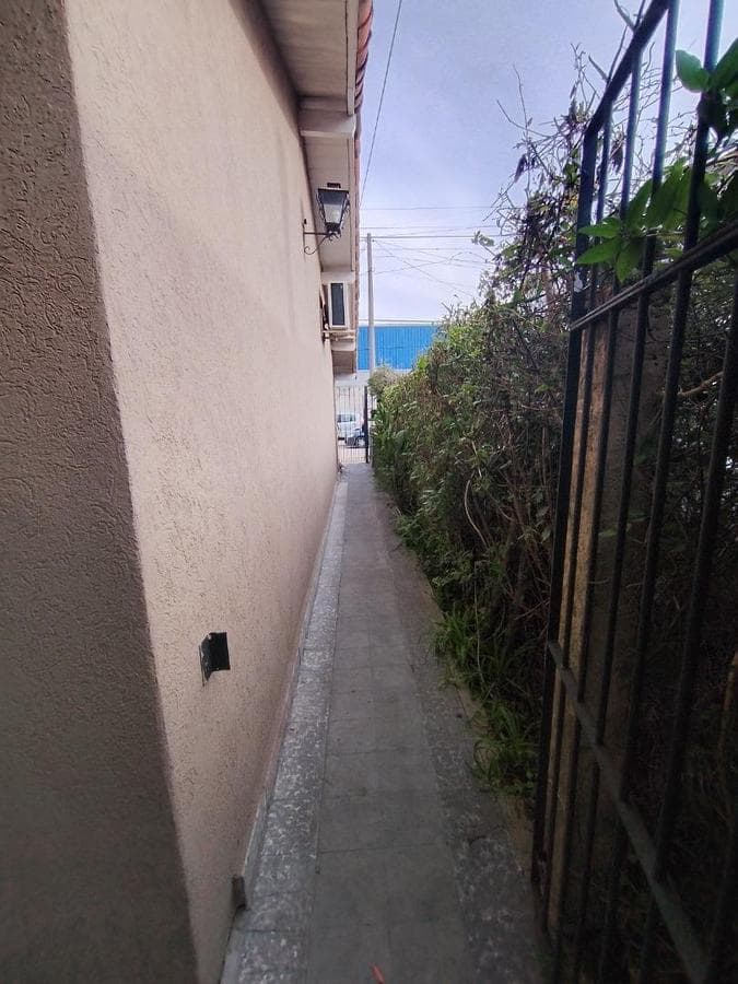 For sale: a 3-bedroom house with a 2-bedroom apartment in Ituzaingó Sur with a garden.