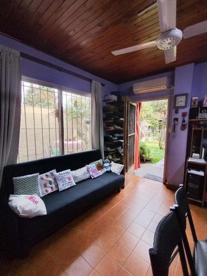 For sale: a 3-bedroom house with a 2-bedroom apartment in Ituzaingó Sur with a garden.