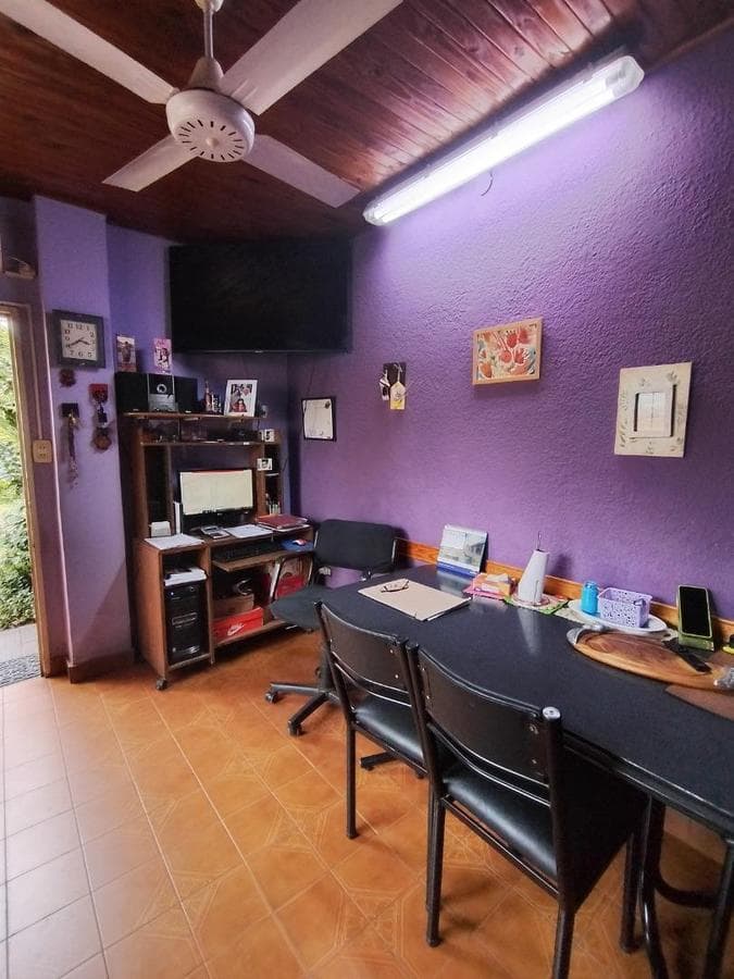 For sale: a 3-bedroom house with a 2-bedroom apartment in Ituzaingó Sur with a garden.