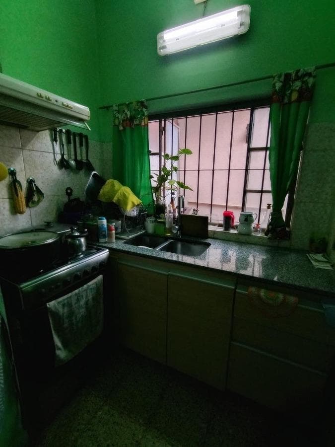 For sale: a 3-bedroom house with a 2-bedroom apartment in Ituzaingó Sur with a garden.
