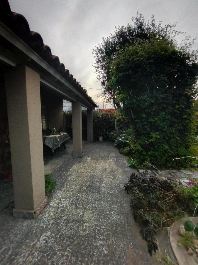 For sale: a 3-bedroom house with a 2-bedroom apartment in Ituzaingó Sur with a garden.