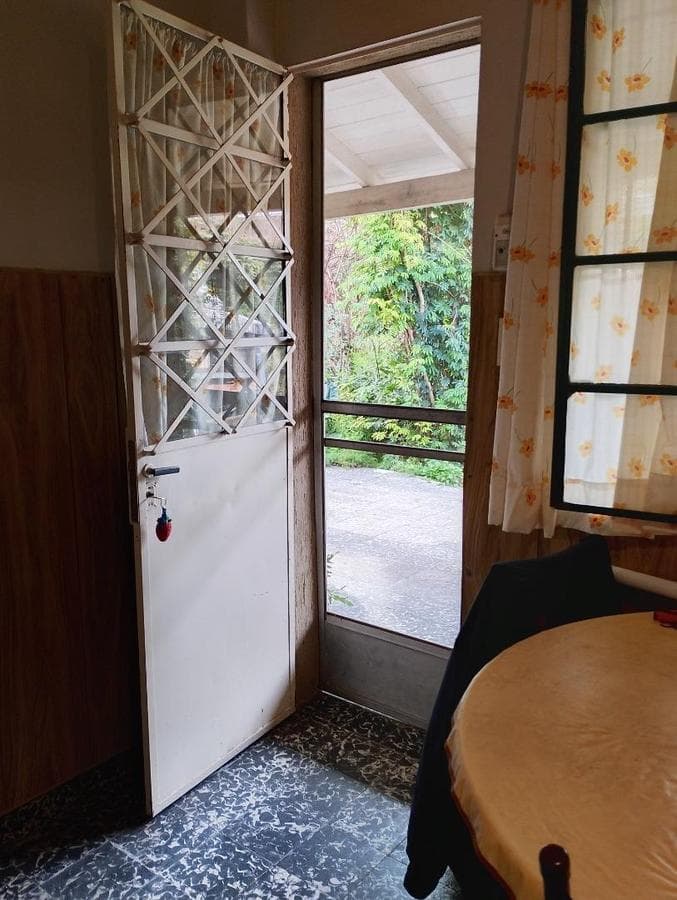For sale: a 3-bedroom house with a 2-bedroom apartment in Ituzaingó Sur with a garden.