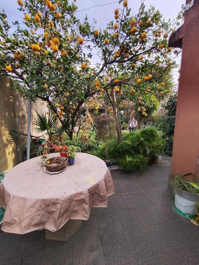 For sale: a 3-bedroom house with a 2-bedroom apartment in Ituzaingó Sur with a garden.