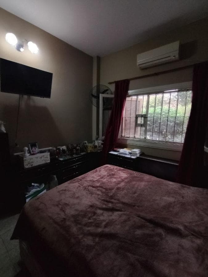 For sale: a 3-bedroom house with a 2-bedroom apartment in Ituzaingó Sur with a garden.