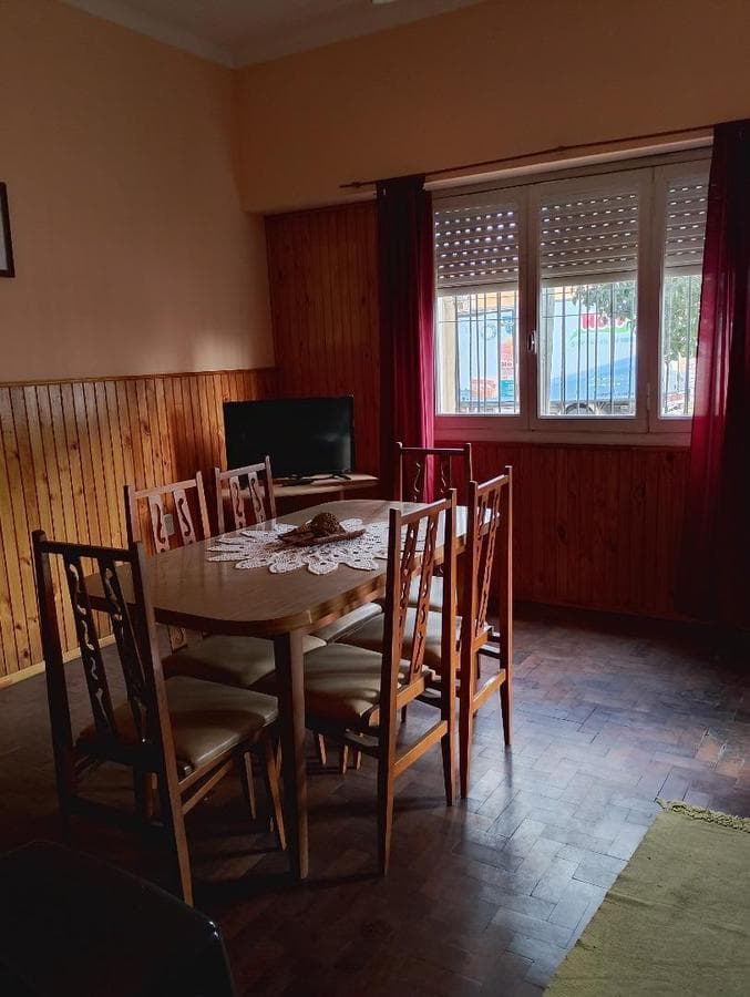 For sale: a 3-bedroom house with a 2-bedroom apartment in Ituzaingó Sur with a garden.