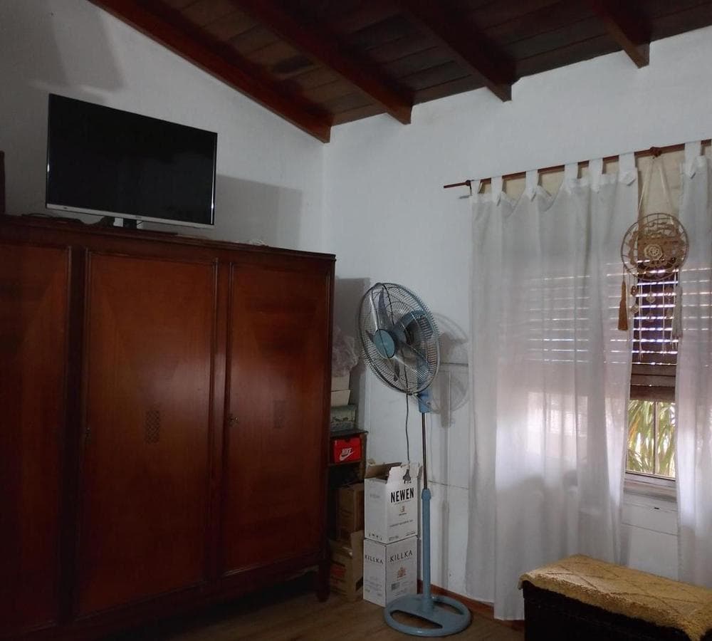 For sale: a 3-bedroom house with a 2-bedroom apartment in Ituzaingó Sur with a garden.