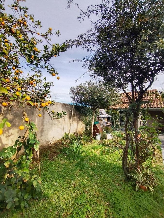 For sale: a 3-bedroom house with a 2-bedroom apartment in Ituzaingó Sur with a garden.