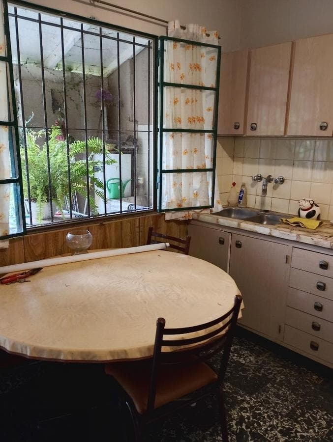 For sale: a 3-bedroom house with a 2-bedroom apartment in Ituzaingó Sur with a garden.