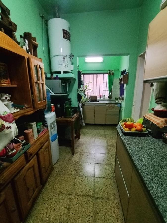 For sale: a 3-bedroom house with a 2-bedroom apartment in Ituzaingó Sur with a garden.