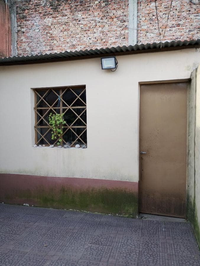 For sale: a 3-bedroom house with a 2-bedroom apartment in Ituzaingó Sur with a garden.
