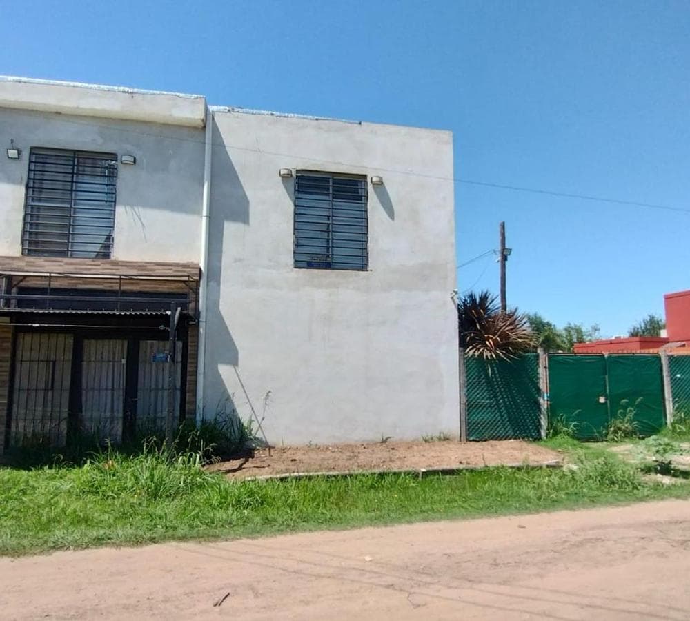 FOR SALE: 3-APARTMENT COMPLEX IN LA REJA