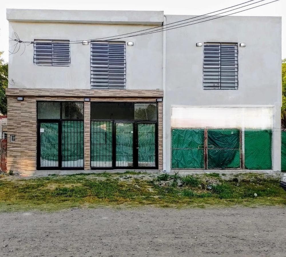 FOR SALE: 3-APARTMENT COMPLEX IN LA REJA
