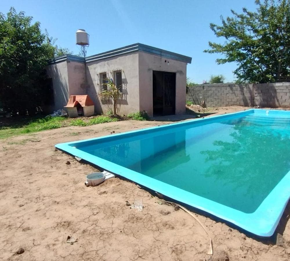 FOR SALE: 3-APARTMENT COMPLEX IN LA REJA