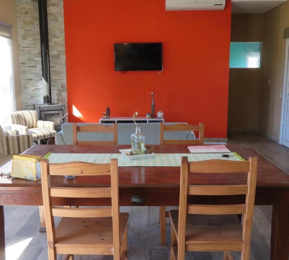 HOUSE FOR SALE: 5-ROOM HOME AT LAS HOJAS COUNTRY CLUB, MARCOS PAZ