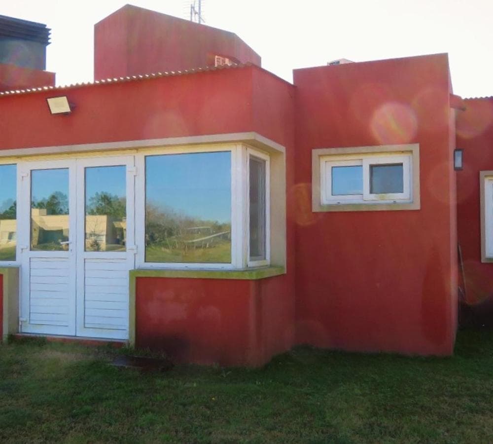 HOUSE FOR SALE: 5-ROOM HOME AT LAS HOJAS COUNTRY CLUB, MARCOS PAZ