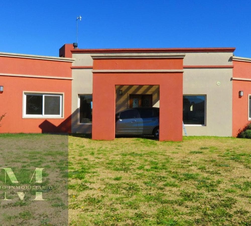 HOUSE FOR SALE: 5-ROOM HOME AT LAS HOJAS COUNTRY CLUB, MARCOS PAZ