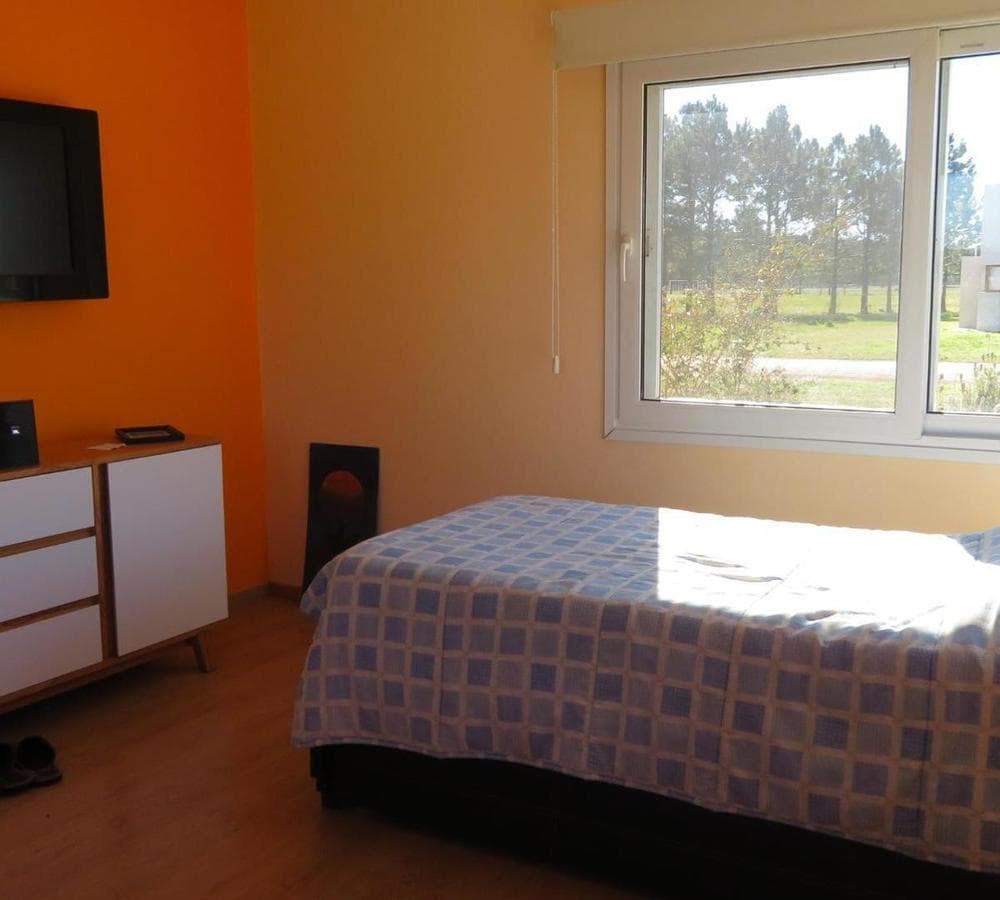HOUSE FOR SALE: 5-ROOM HOME AT LAS HOJAS COUNTRY CLUB, MARCOS PAZ
