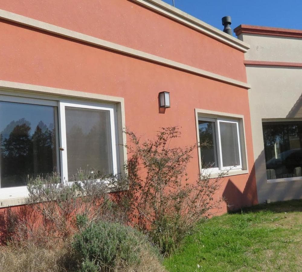 HOUSE FOR SALE: 5-ROOM HOME AT LAS HOJAS COUNTRY CLUB, MARCOS PAZ