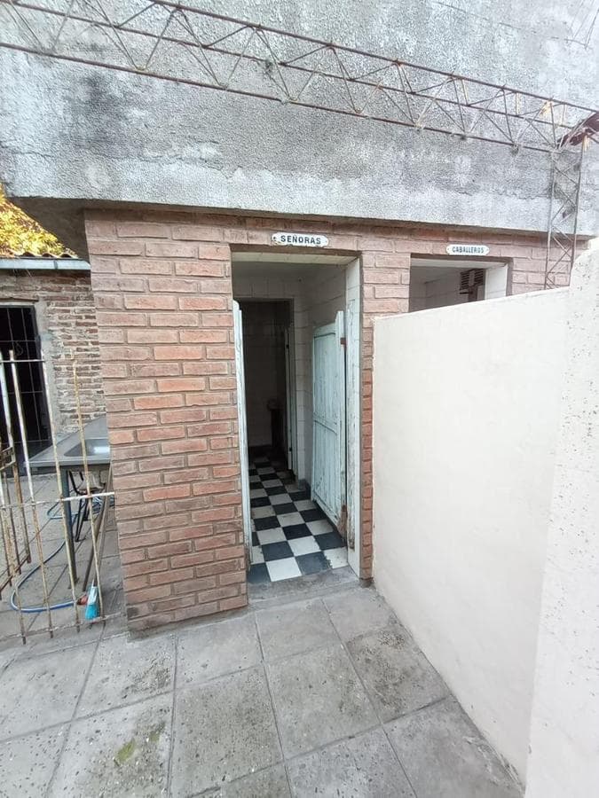 HOUSE FOR SALE WITH COMMERCIAL SPACE IN DOWNTOWN LUJÁN