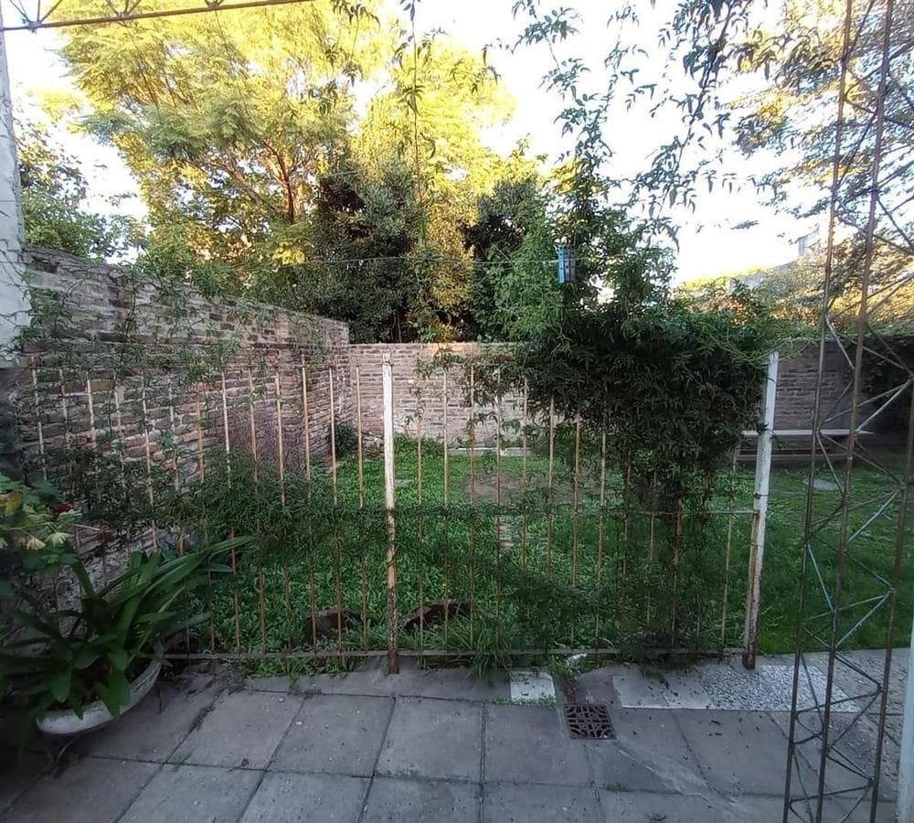 HOUSE FOR SALE WITH COMMERCIAL SPACE IN DOWNTOWN LUJÁN