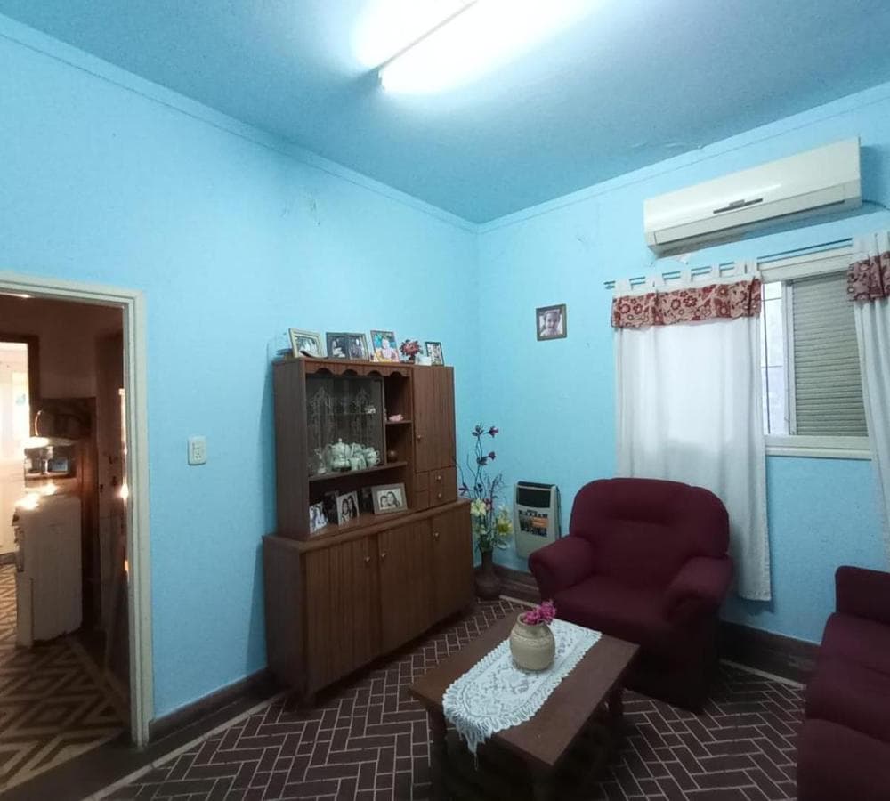 HOUSE FOR SALE WITH COMMERCIAL SPACE IN DOWNTOWN LUJÁN