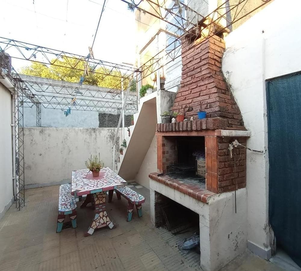 HOUSE FOR SALE WITH COMMERCIAL SPACE IN DOWNTOWN LUJÁN
