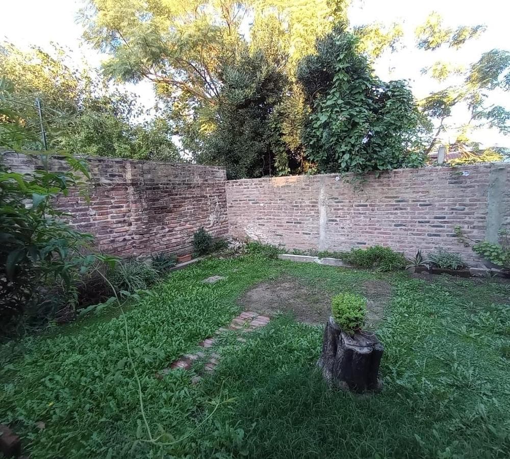 HOUSE FOR SALE WITH COMMERCIAL SPACE IN DOWNTOWN LUJÁN