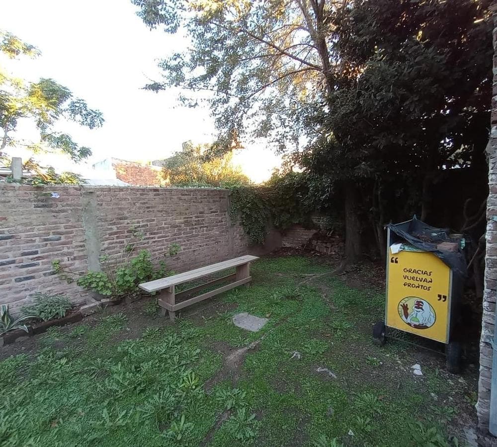 HOUSE FOR SALE WITH COMMERCIAL SPACE IN DOWNTOWN LUJÁN
