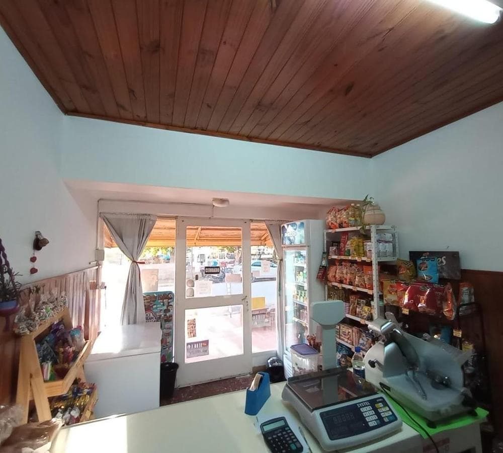 HOUSE FOR SALE WITH COMMERCIAL SPACE IN DOWNTOWN LUJÁN