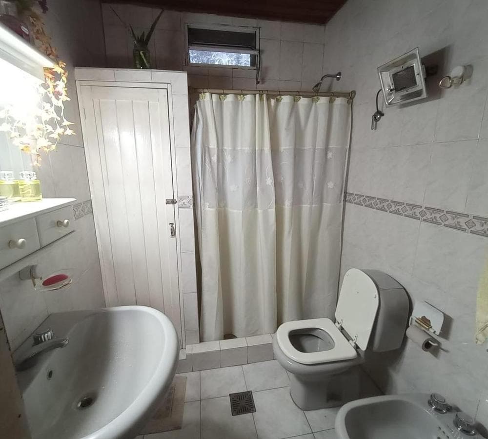 HOUSE FOR SALE WITH COMMERCIAL SPACE IN DOWNTOWN LUJÁN