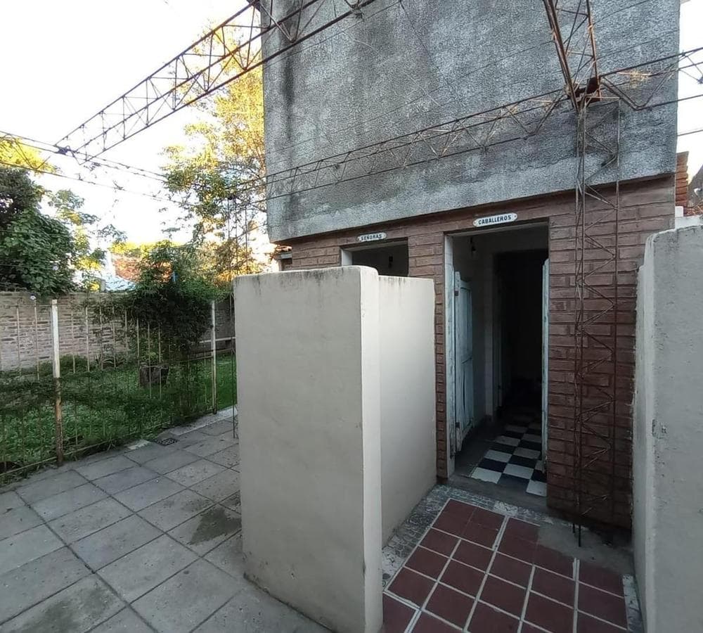 HOUSE FOR SALE WITH COMMERCIAL SPACE IN DOWNTOWN LUJÁN