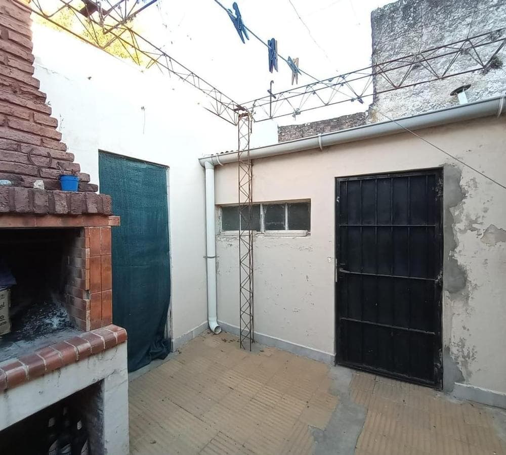 HOUSE FOR SALE WITH COMMERCIAL SPACE IN DOWNTOWN LUJÁN