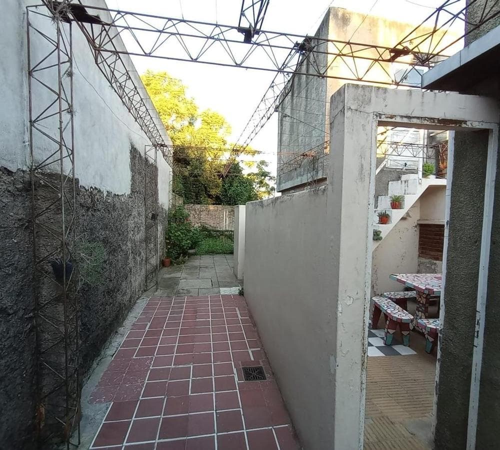 HOUSE FOR SALE WITH COMMERCIAL SPACE IN DOWNTOWN LUJÁN