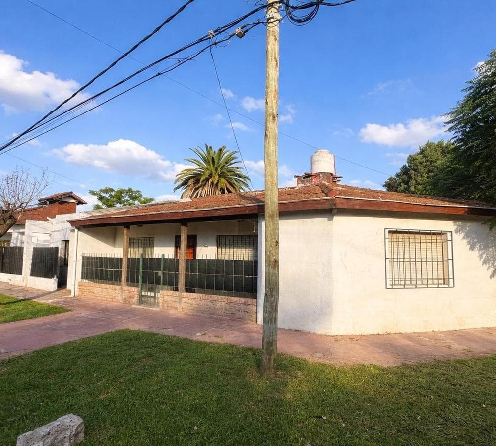 House for Sale on Francisco Álvarez Street, 4 Rooms
